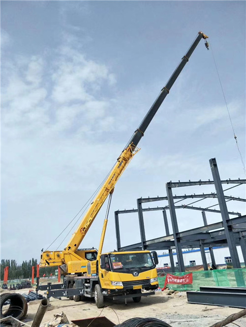 都匀市超高层建筑钢结构吊装案例